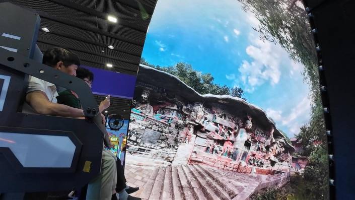 超元力裸眼球幕沉浸式飞行影院：科技赋能文旅，人气高效变实绩新闻封面