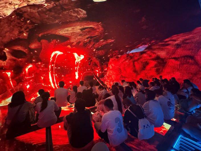 裸眼3D剧场源头厂家超元力：解码文旅爆款背后的技术密码新闻封面